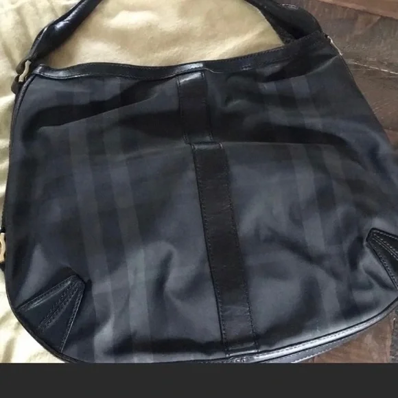 Burberry Purse 100% Authentic - Picture 2 of 6